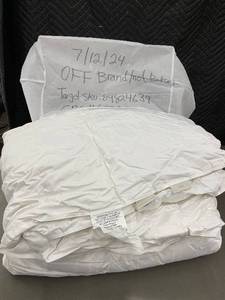 lot 45 image: Casaluna White Down Comforter, King Size (92 x 96 in)