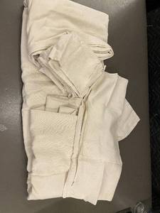 lot 48 image: Casaluna FullQueen 100 Percent Linen Sheet Set with 2 Pillowcases