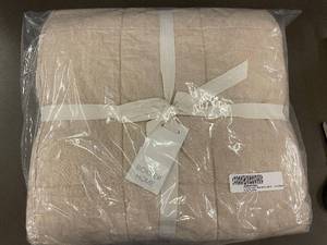 lot 52 image: Bokser Home French Linen Box Stitch Quilt - FullQueen, Putty Heather