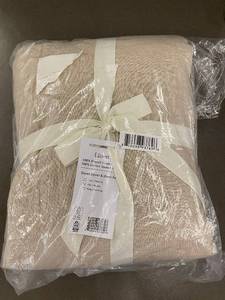 lot 62 image: FullQueen Duvet Cover and Sham Set, 100 Percent French Linen and Cotton Sateen