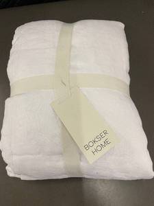 lot 66 image: Bokser Home Twin 100 Percent French Linen Sheet Set