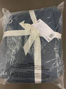 lot 76 image: Queen Size 100 Percent French Linen Sheet Set