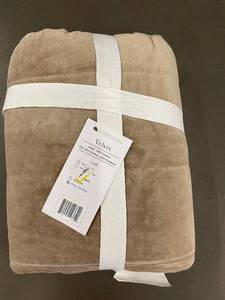lot 77 image: KingCal King Velvet Standard Sham - Beige Velvet & Cotton