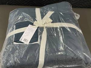 lot 83 image: KingCal King Linen Quilt, Blue, 100 Percent French Linen100 Percent Percale