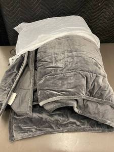 lot 84 image: King Luxury Velvet Channel Stitched Quilt - Slate