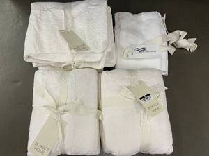 lot 86 image: King Size White Linen and Cotton Bedding Lot