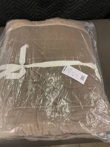 lot 90 image: KingCal King Velvet Quilt - 100% Cotton Shell