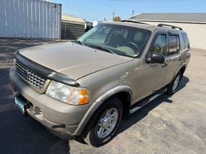 lot 7 image: 2002 Ford Explorer XLS 4x4