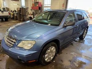 lot 8 image: 2007 Chrysler Pacifica