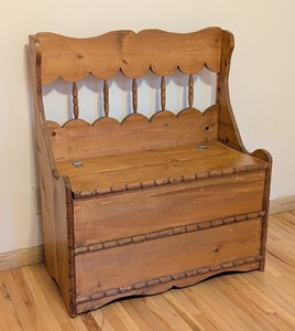 lot 41 image: BR - Wooden Storage Bench with Hinged Lid and Spindle Back