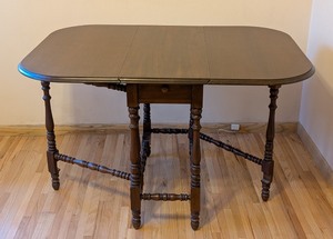 lot 42 image: BR - Vintage Drop-Leaf Dining Table with Turned Legs and Center Drawer