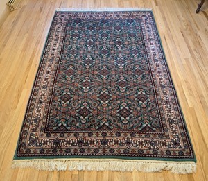 lot 45 image: ML - Traditional Accent Rug with Fringe, 49 x 78 Inches