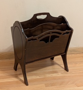 lot 90 image: ML - Vintage Wooden Magazine Rack with Decorative Cutout Design