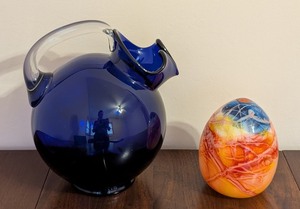 lot 117 image: LR - Vintage Cambridge Tilt Ball Cobalt Blue Glass Pitcher and  and Swirled Glass Egg Vase