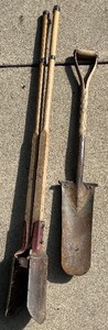 lot 164 image: Vintage Drain Spade and Manual Post Hole Digger Set