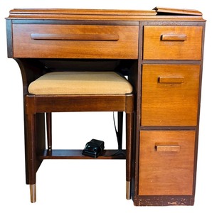 lot 32H image: LL - Vintage Singer Sewing Machine with Table and Stool