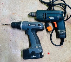 lot 137 image: S - Altocraft 18V Cordless Drill and Black & Decker Electric Drill Set
