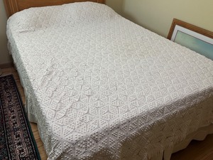 lot 20XX image: BR - Vintage Handmade Popcorn Crochet Full Size Bedspread Coverlet