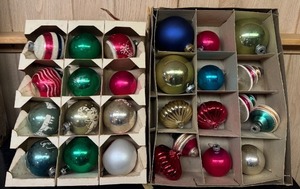 lot 25X image: LL - Collection of Vintage Shiny Brite and More Glass Christmas Ornaments - Assorted Styles