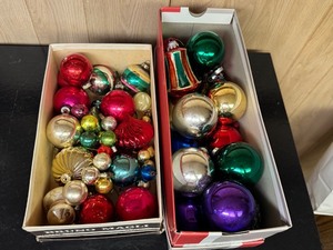 lot 30X image: LL - Collection of Vintage Glass Christmas Ornaments with Assorted Shapes