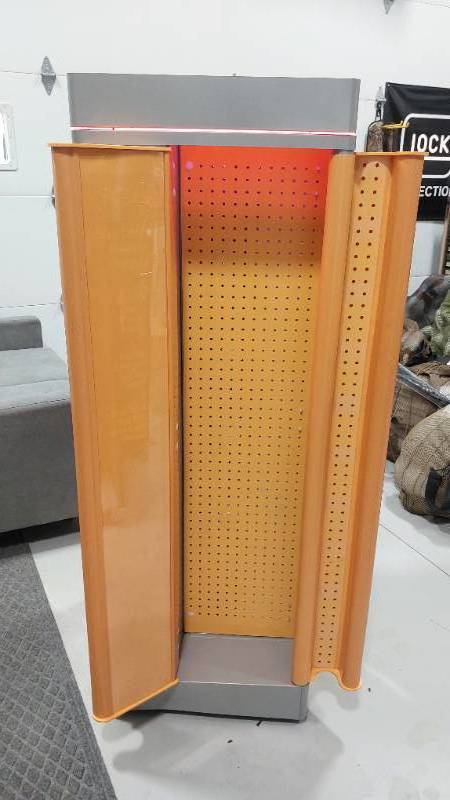 lot 146 image: Retail Display