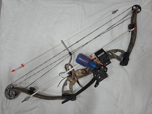 lot 163 image: Jennings Buckmaster w Bowfishing Setup