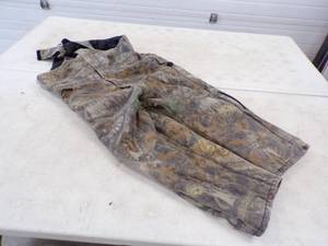 lot 6 image: Camo Insulated Bibs Size XLS