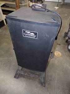 lot 10 image: Masterbuilt Electric Smoker