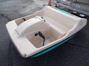 lot 20 image: Water Wheeler Paddle Boat