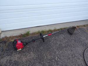 lot 33 image: Troy Bilt String Trimmer