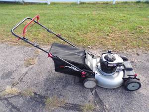 lot 38 image: Murray Self Propelled Push mower with Bagger