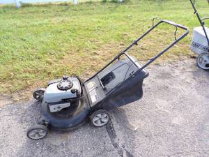lot 39 image: Yard Machines Push mower with Bagger