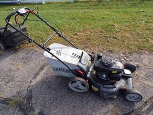 lot 40 image: Craftsman Self Propelled Push mower with Bagger