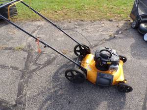 lot 41 image: Poulan Pro Push mower