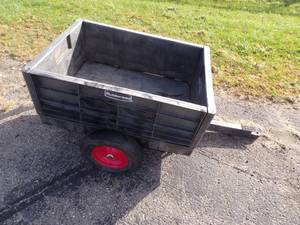 lot 43 image: Rubbermaid Garden Trailer