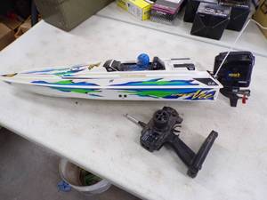 lot 57 image: Toy Speed Boat with Remote Control