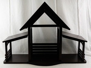 lot 6 image: Lenox Nativity Creche Wooden Stable with Assembly Parts