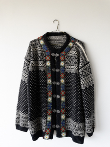 lot 9 image: Norwegian Knit Sweater with Metal Clasps and Floral Trim. Approx. Size XL
