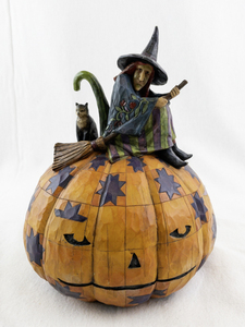 lot 22 image: Jim Shore Heartwood Creek Witch on Pumpkin Figurine