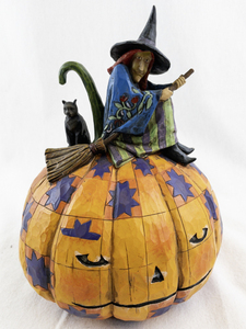 lot 23 image: Jim Shore Heartwood Creek Witch and Cat on Pumpkin Figurine