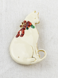 lot 31 image: Vintage Cat Brooch with Enamel and Festive Bow
