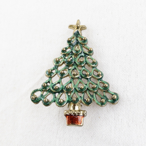 lot 40 image: Vintage Christmas Tree Brooch with Enamel and Gold-Tone Accents