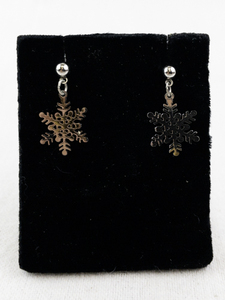 lot 73 image: Pair of Silver-Tone Snowflake Dangle Earrings