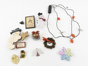 lot 76 image: Collection of Holiday Themed Pins and Brooches