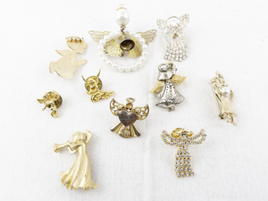lot 77 image: Collection of 10 Angel Themed Pins and Brooches Assorted Metals
