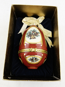 lot 103 image: Red Porcelain Musical Egg Ornament with Holly and Bell Design