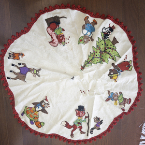 lot 162 image: Vintage Felt Christmas Tree Skirt with Sequined Animal Appliques