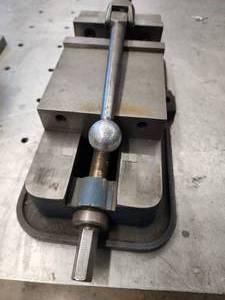 lot 22 image: Machine vise #3