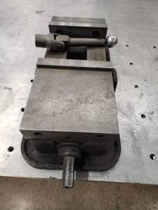 lot 21 image: Machine Vise #2