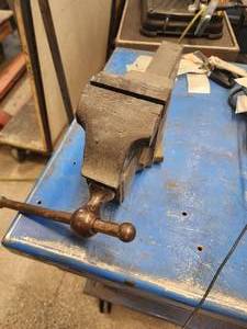 lot 25 image: Prentiss Bull Dog Bench Vise (588006)